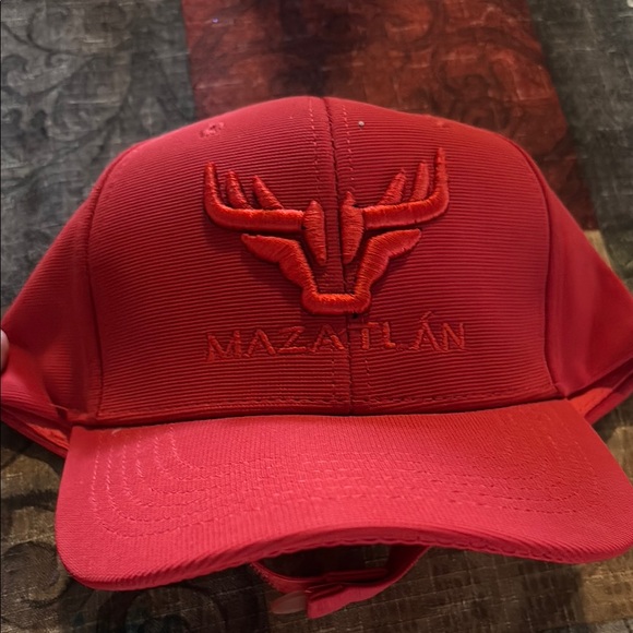 Red Cap - Picture 4 of 6